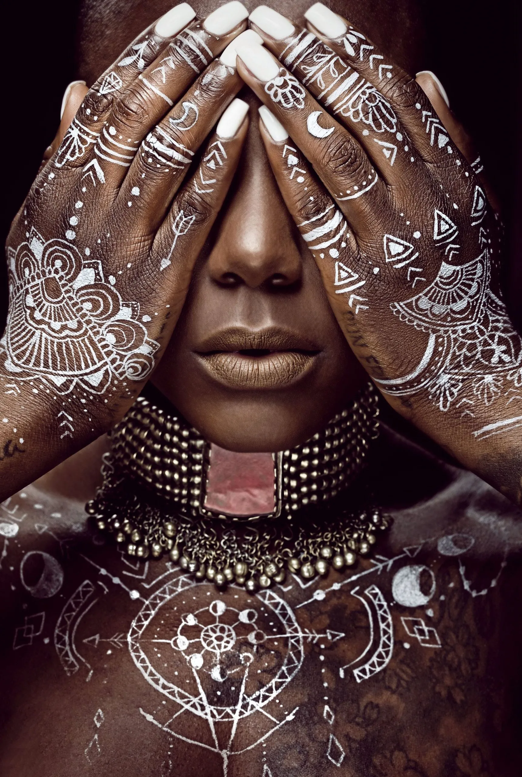 Glasbild WHITE INK HANDS 460478