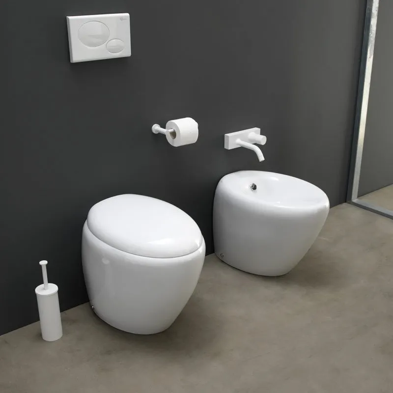 GSG TOUCH BODENSTEHENDES SANITÄRES SET WC UND BIDET MIT GLÄNZEND WEISSEM DECKEL