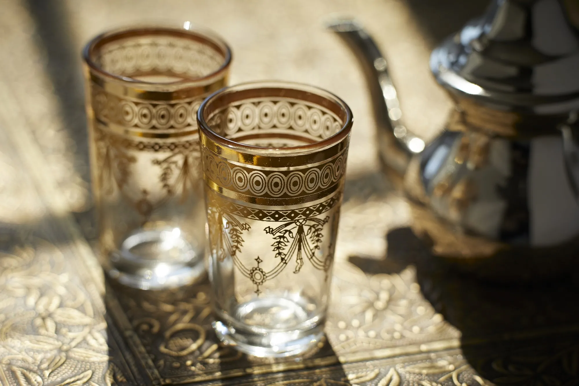 Teeglas mit Goldverzierung, gold, H 9 cm, Ø 5 cm