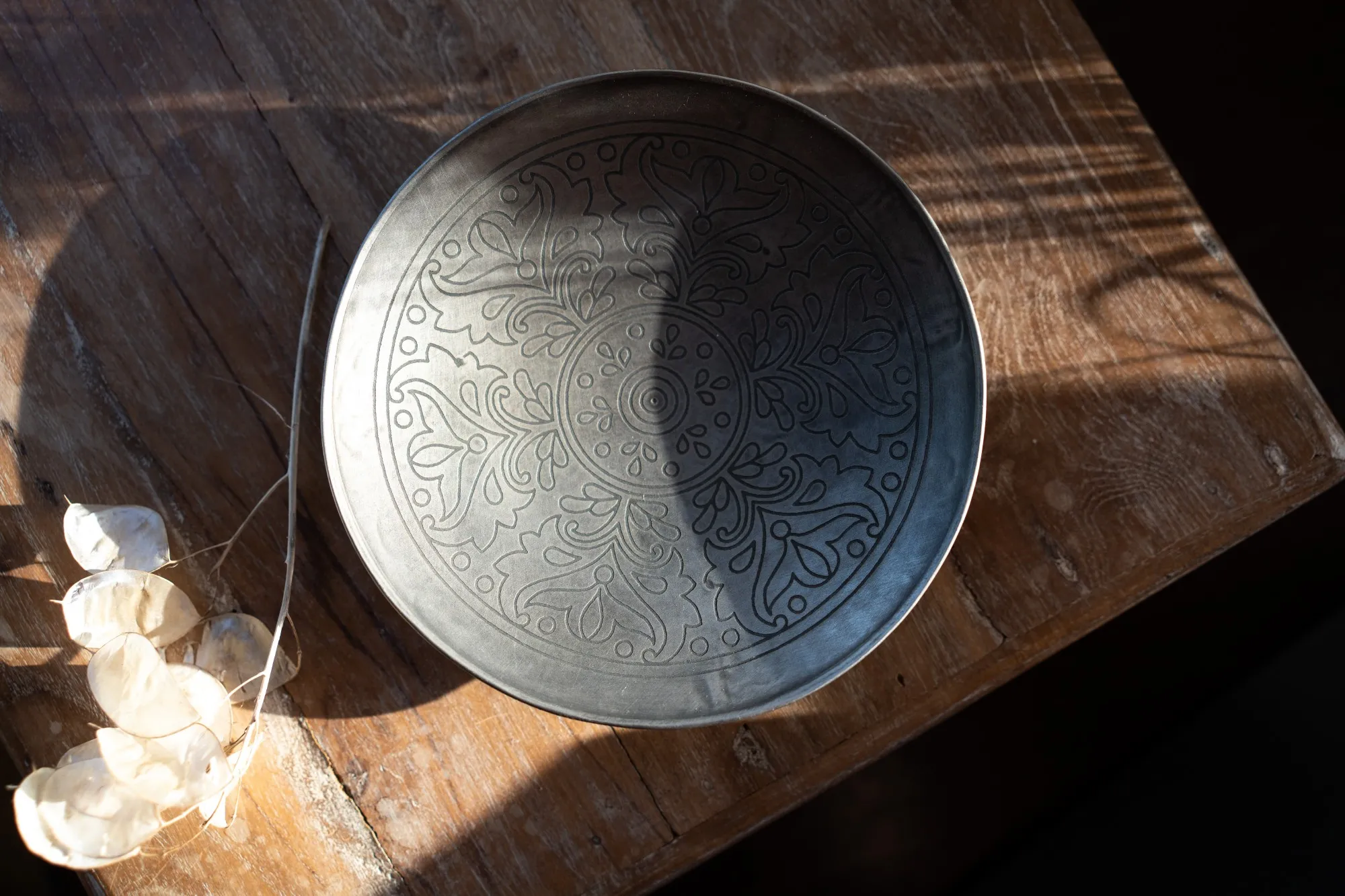 Teller 'Floral' rund, silber, Ø 17,5 cm, H 3 cm