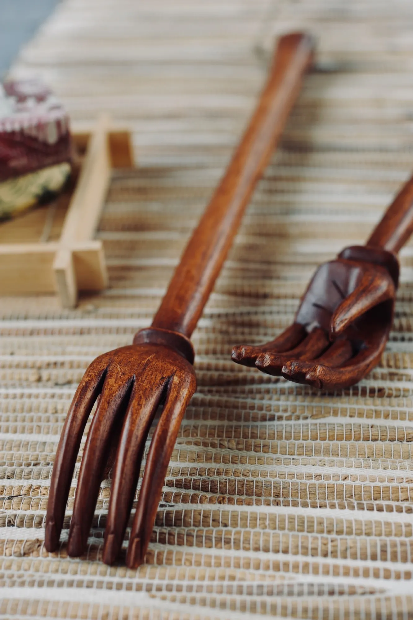 Rückenkratzer, handgeschnitzt, L 45 cm