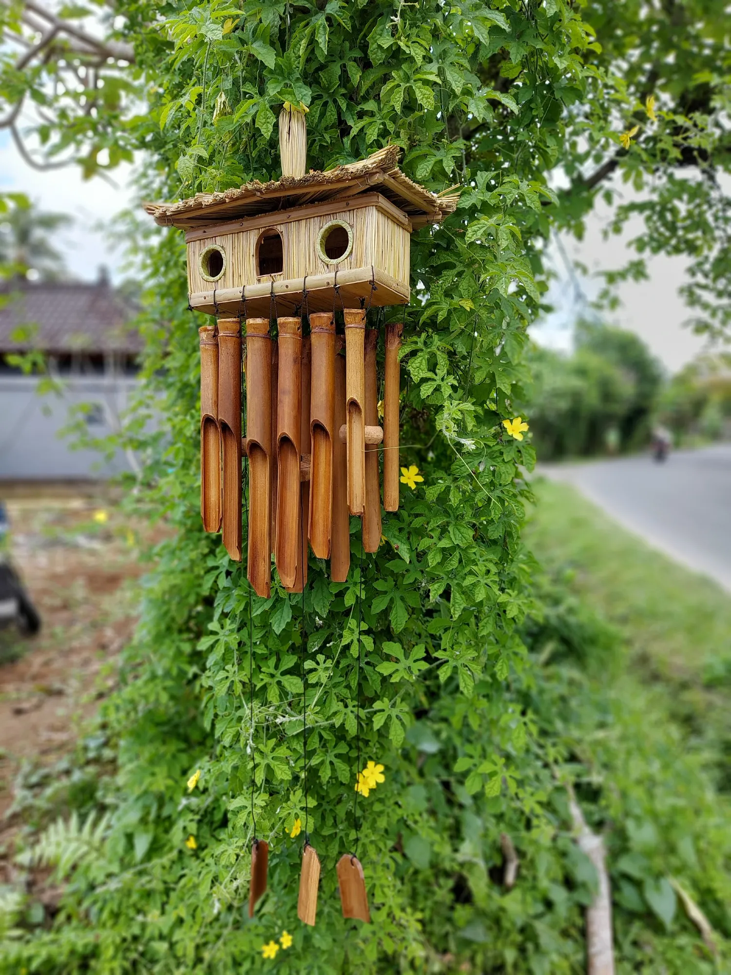 Windspiel aus Bambus mit Vogelhaus, L 15 cm, B 30 cm H 55 cm
