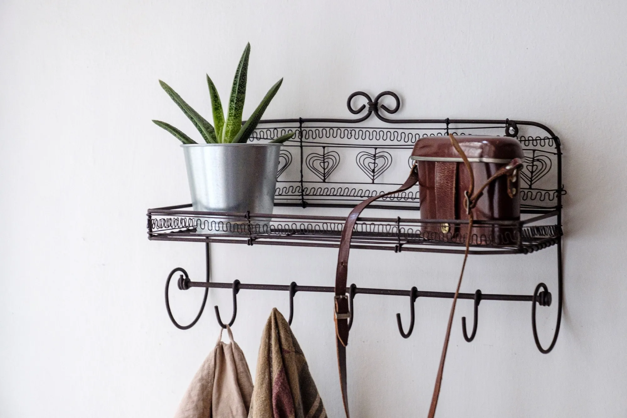 Wandregal mit Haken, antik-braun, L 14 cm, B 41 cm, H 26 cm