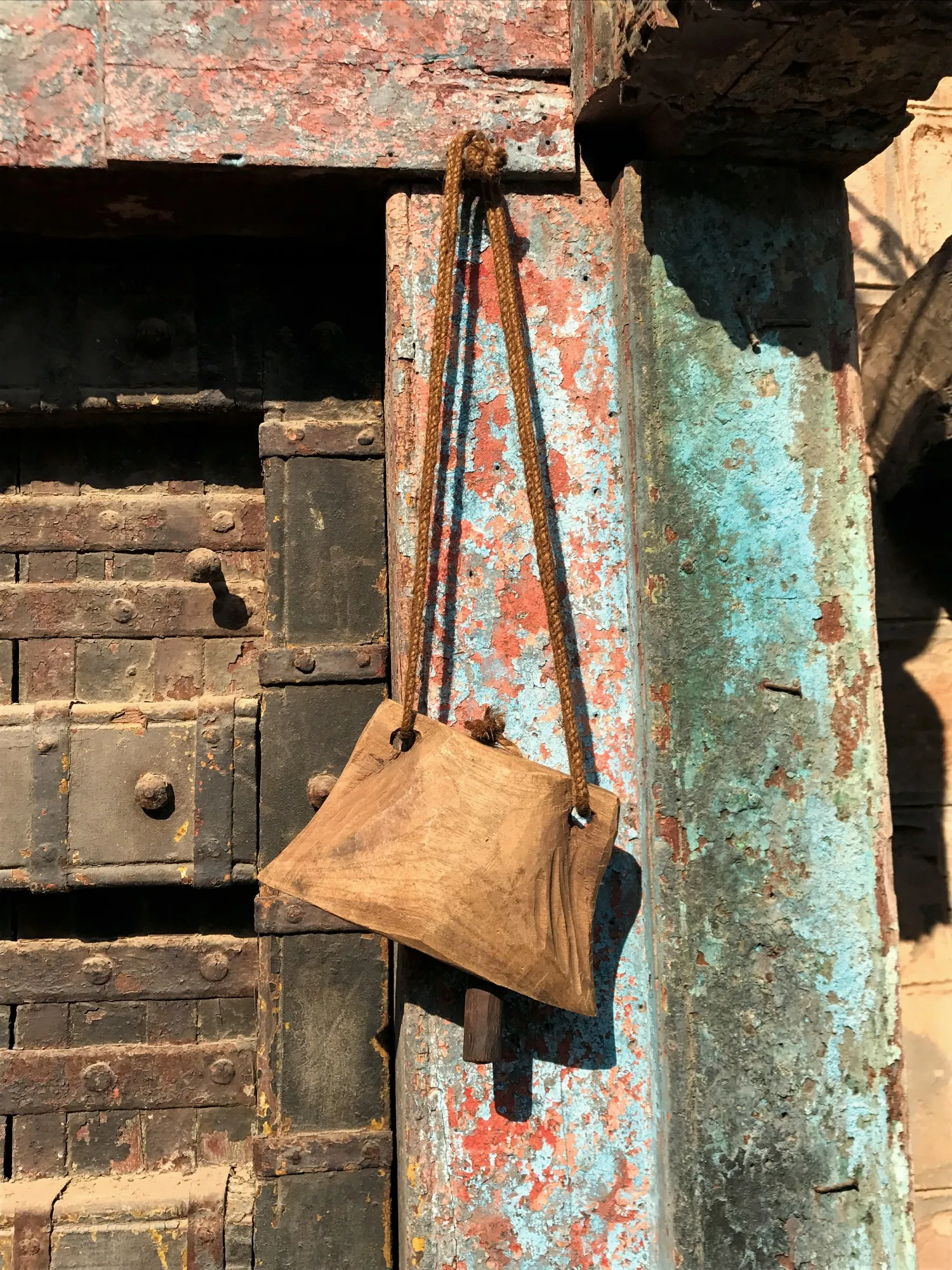 Antike hölzerne Kuhglocke M, natur, T 19 cm, B 12 cm, H 9 cm