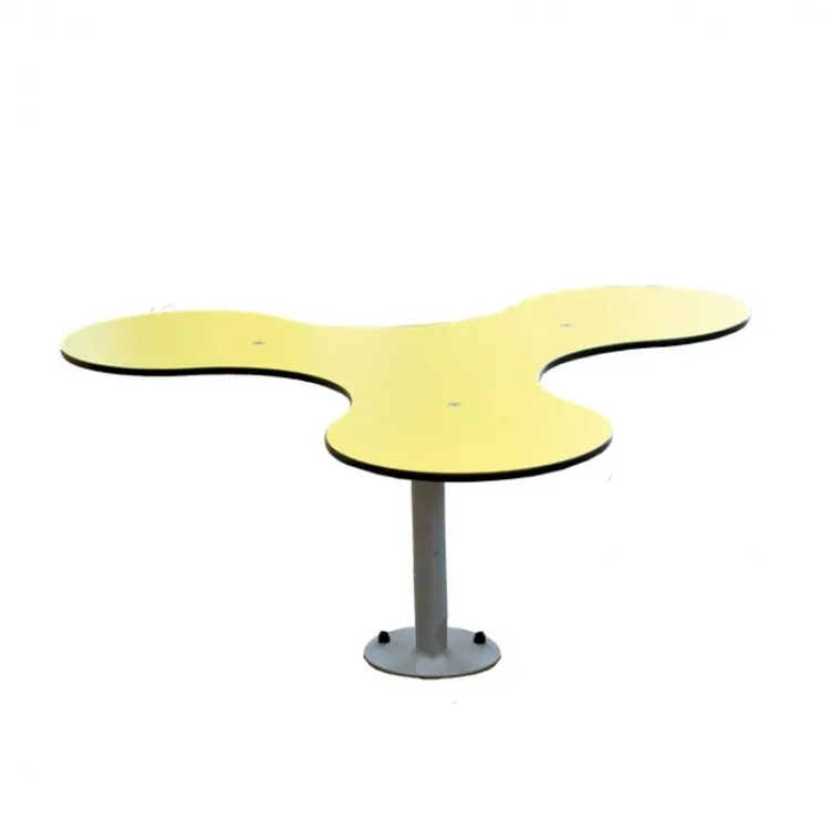 Conen Kleeblatt Tisch zur festen Montage für den Außenbereich