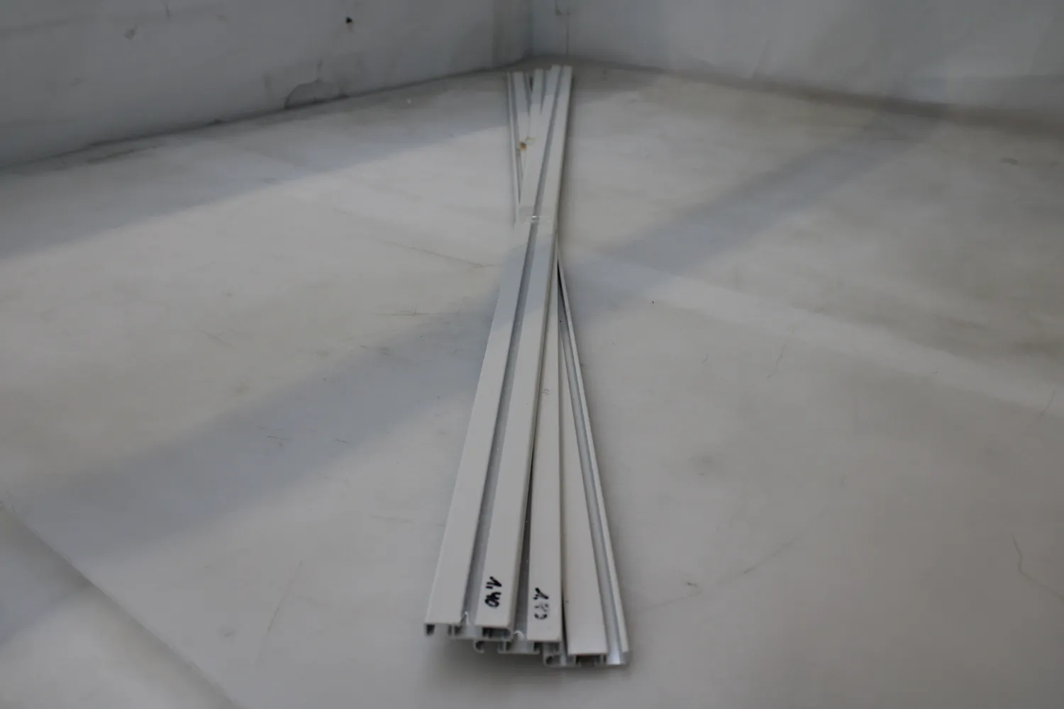 Garesa Gardinenschiene Innenlaufschiene Profil 363 2 lfg. Weiß 3 STÜCK