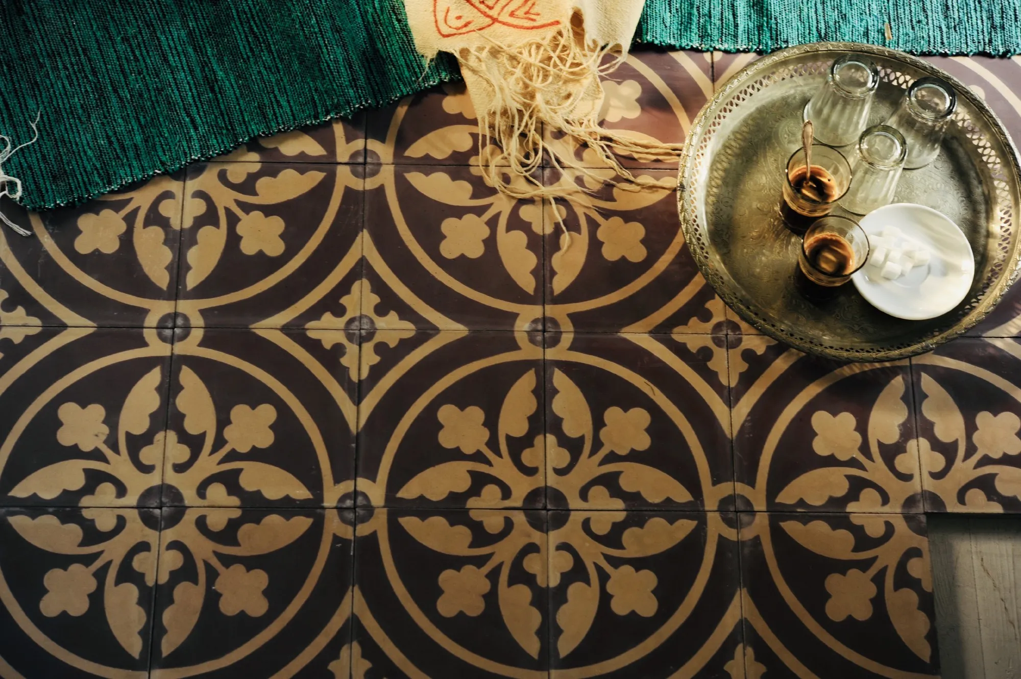 Zementfliese, dunkelbraun, hellbraun, T 20 cm, B 20 cm