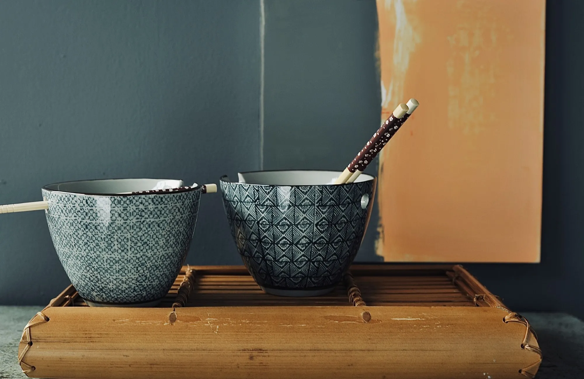 2er-Set Schalen mit Essstäbchen, in Geschenkbox, blau, weiß, Ø 14 cm, H 11 cm