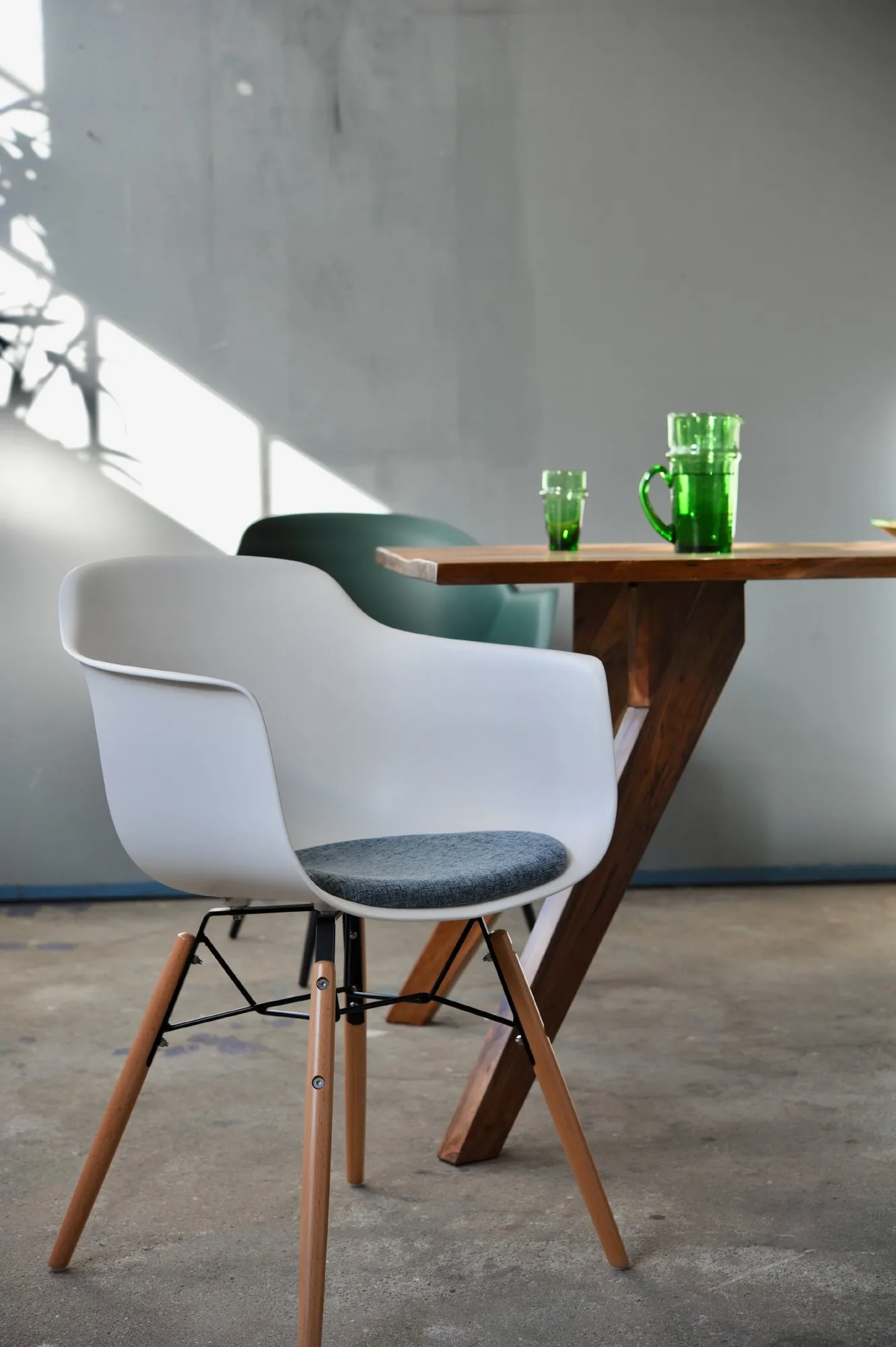 Stuhl 'Plomo', weiß, braun, grau, T 52 cm, B 59 cm, H 81 cm