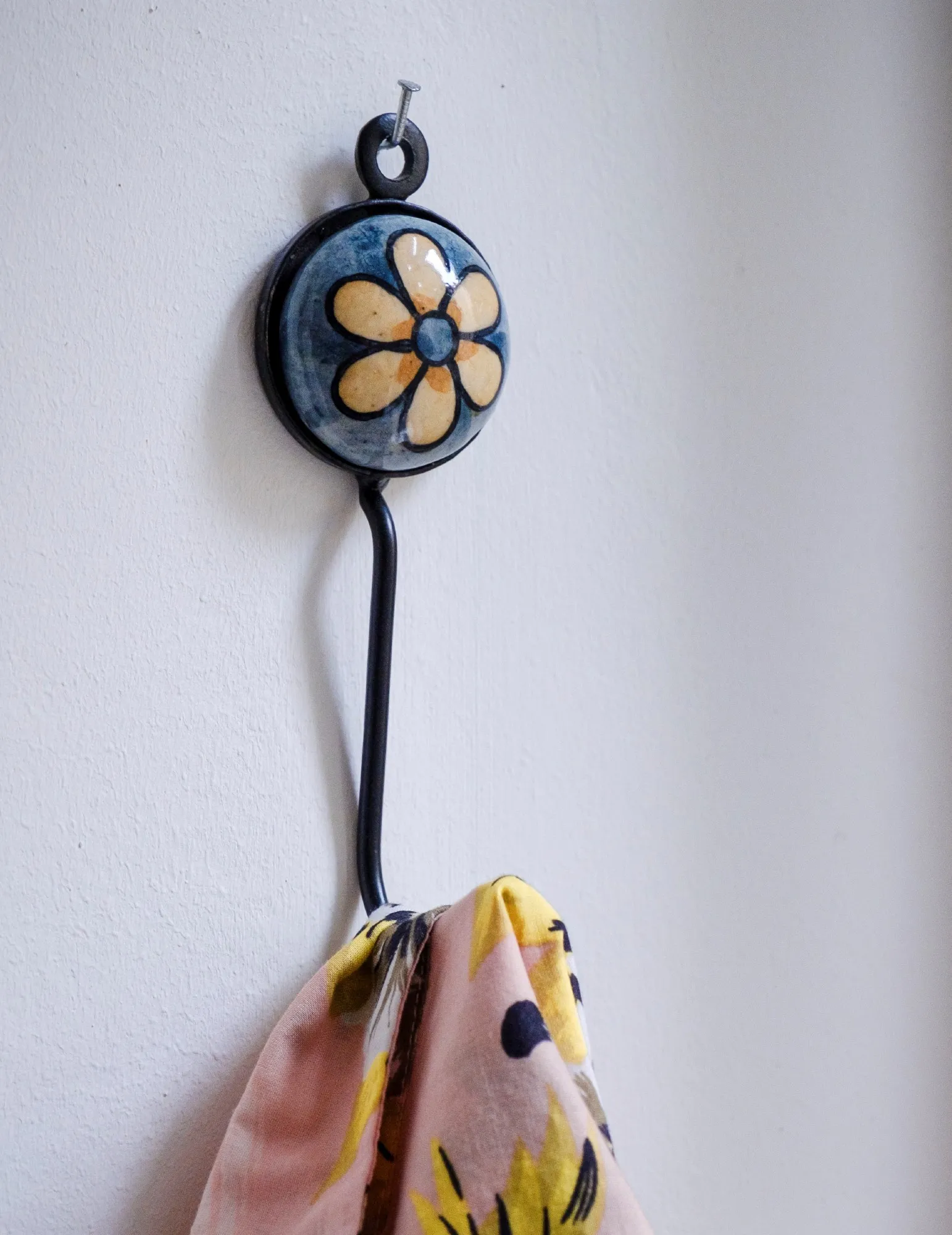 Wandhaken 1fach, dunkelgrau, orange, T 5 cm, B 5 cm, H 13 cm