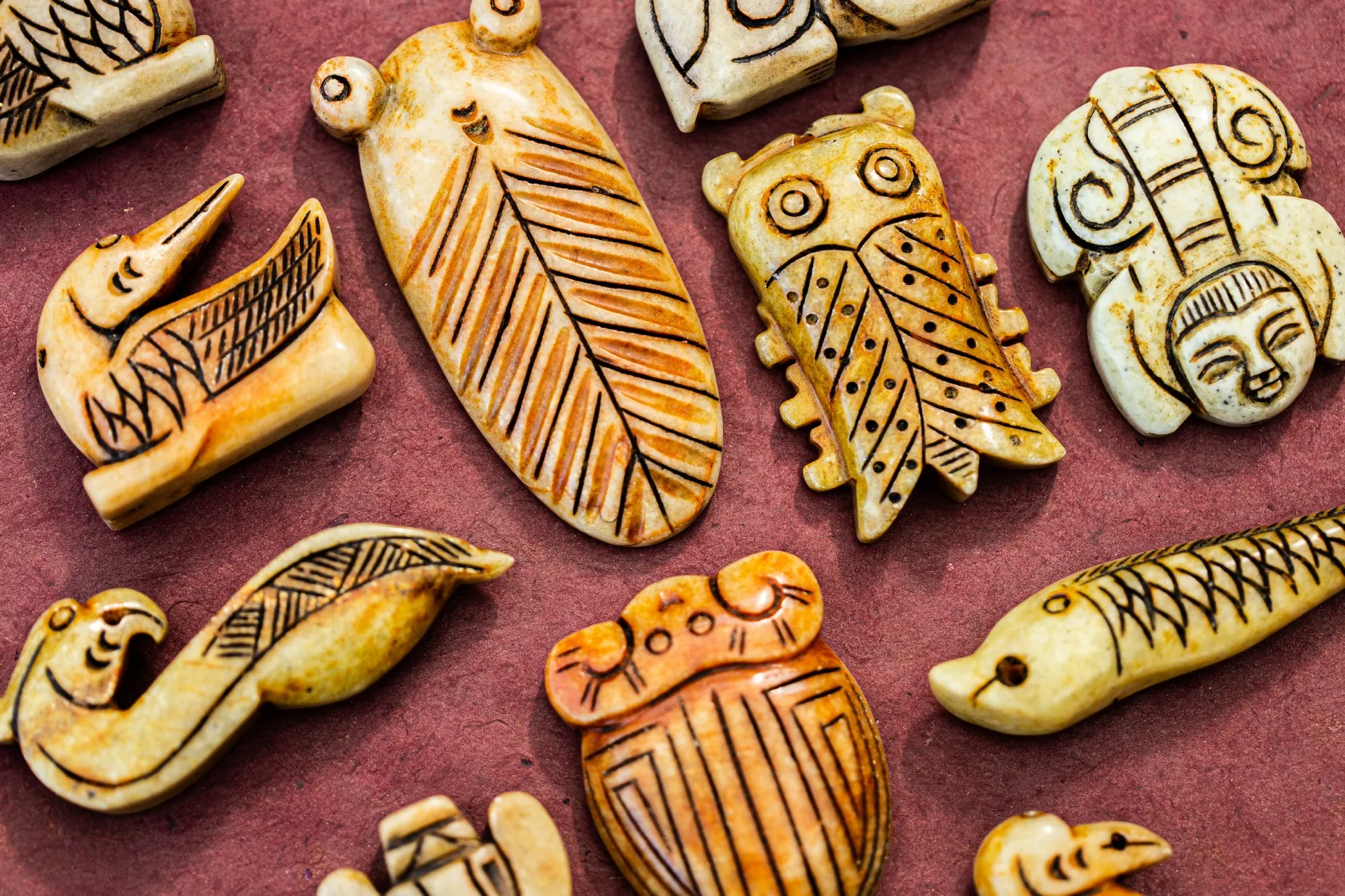 Jade 'Talisman', diverse Ausführungen