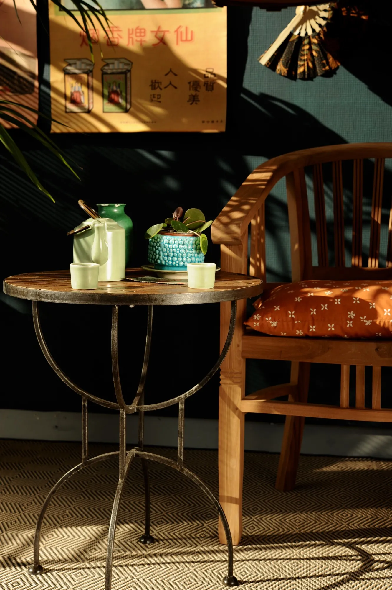 Bistrotisch / Beistelltisch mit Teakplanken, braun, H 60 cm, Ø 50 cm