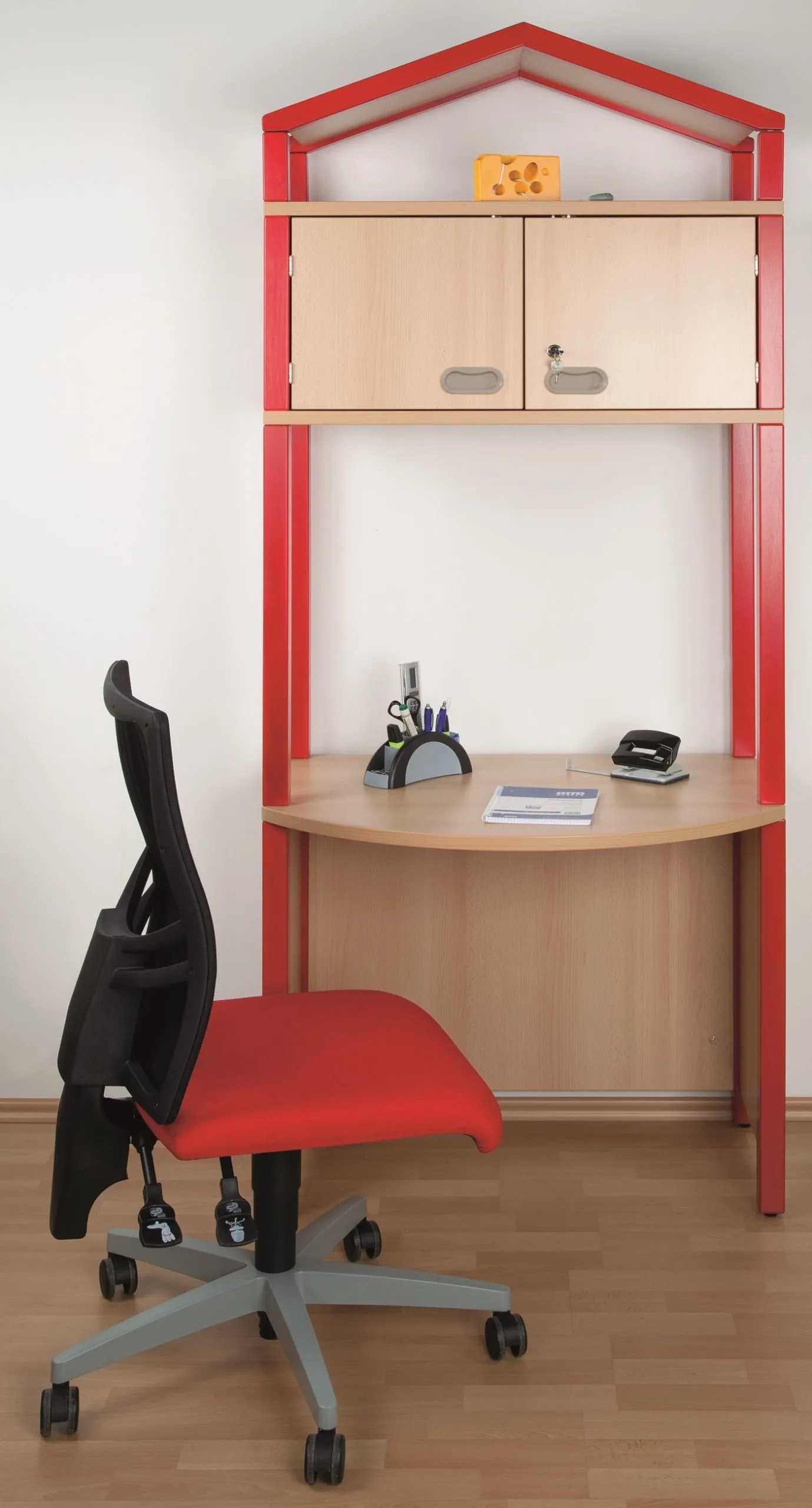 Regalarbeitsplatz mit und ohne Dach