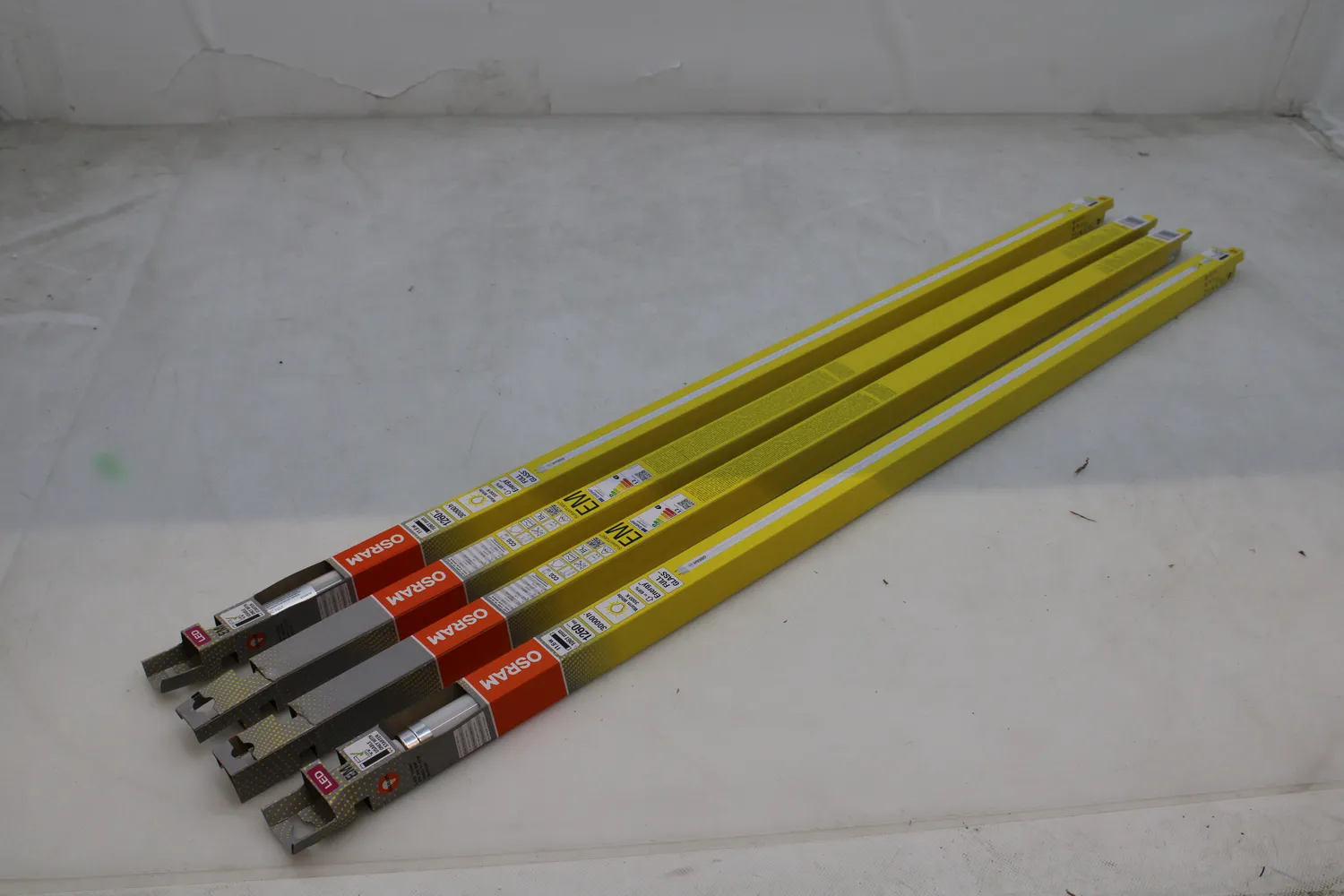 OSRAM G13 Röhrenform Leuchtmittel T8 11.6 W Warmweiß (Ø x L) 26.80mm 4 STÜCK