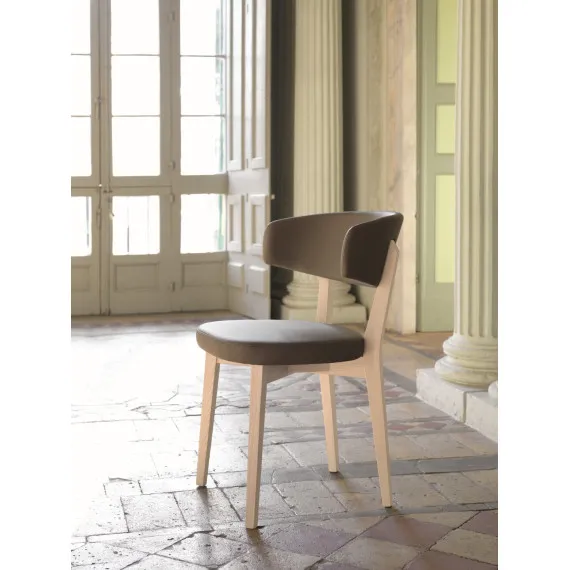 Stuhl Giorgia aus Holz und Ökoleder oder Wolle von Friulsedie