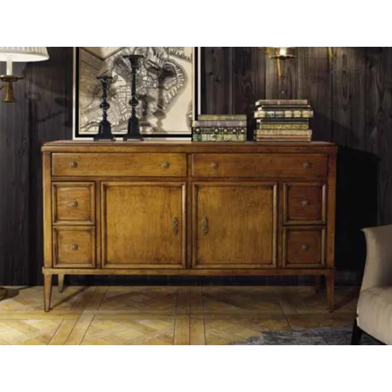 Klassischer Schrank mit zwei Türen und sechs Schubladen