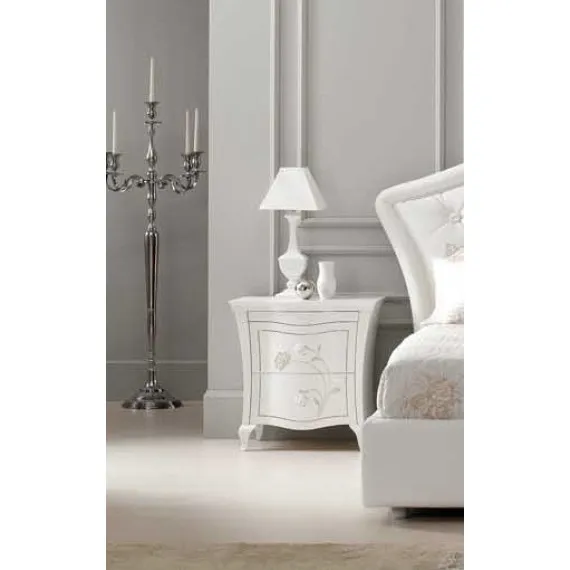 Neoklassische Nachtkommode mit 3 Schubladen und Swarovski-Schmetterling (German)