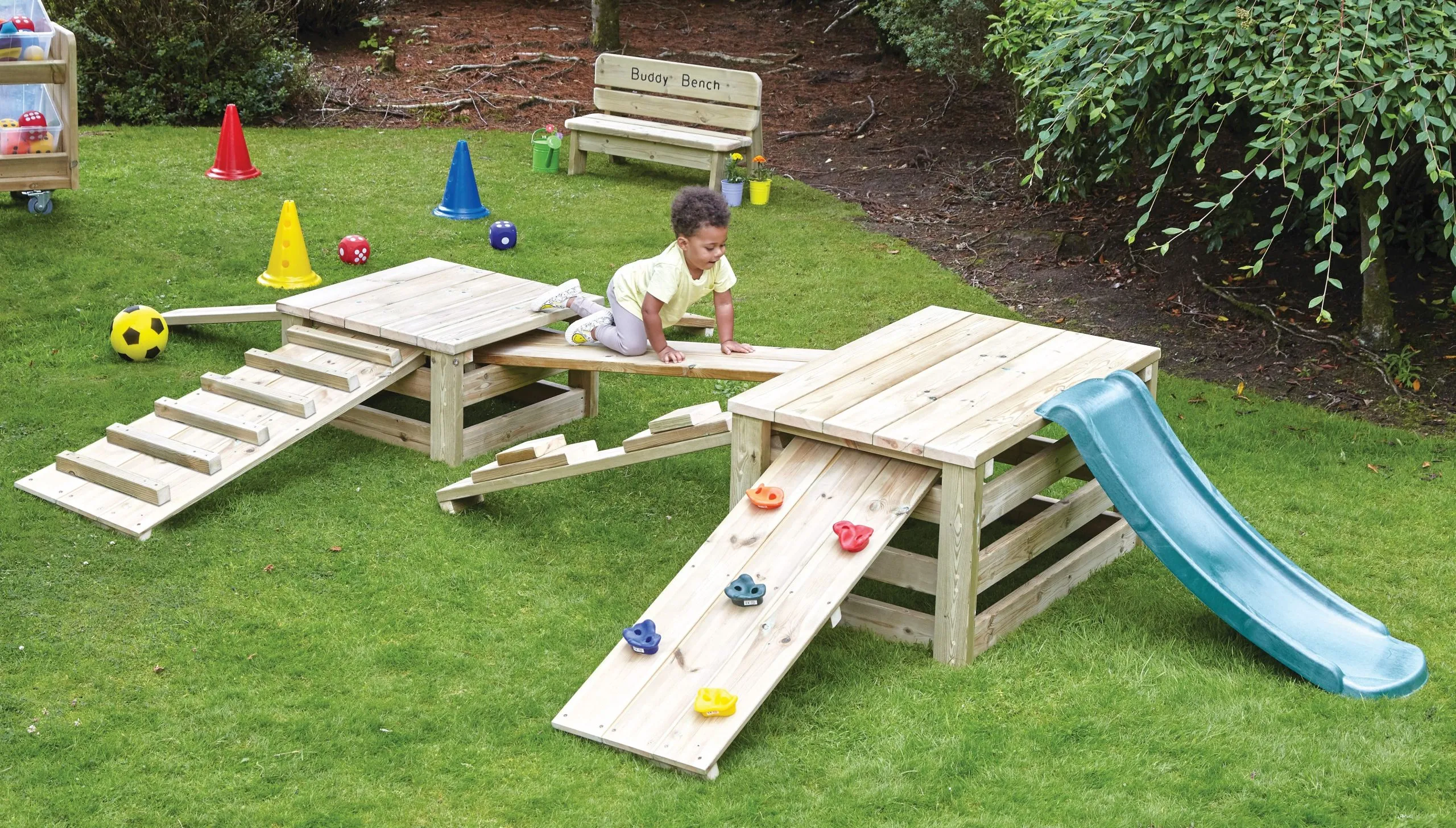 Millhouse Outdoor Kletterstation mit Rutsche, Leiter und Rampen