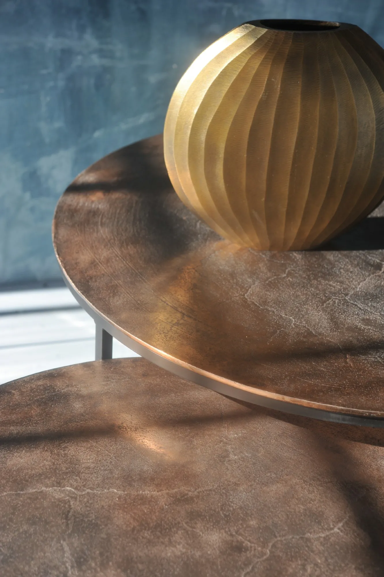 Vase 'Hycesia', messing, B 29 cm, H 28 cm, T 7 cm