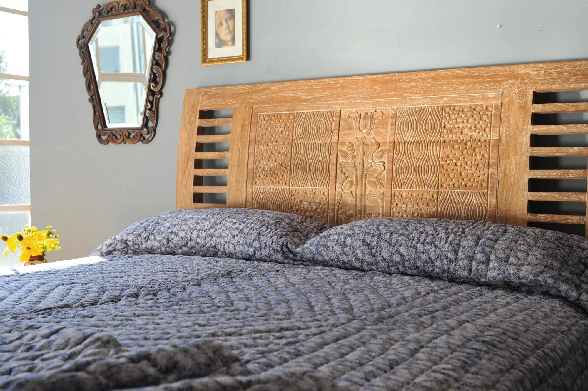 Bett 'Iris' aus massivem Teak, natur-gekälkt, T 200 cm, B 200 cm, H 110 cm