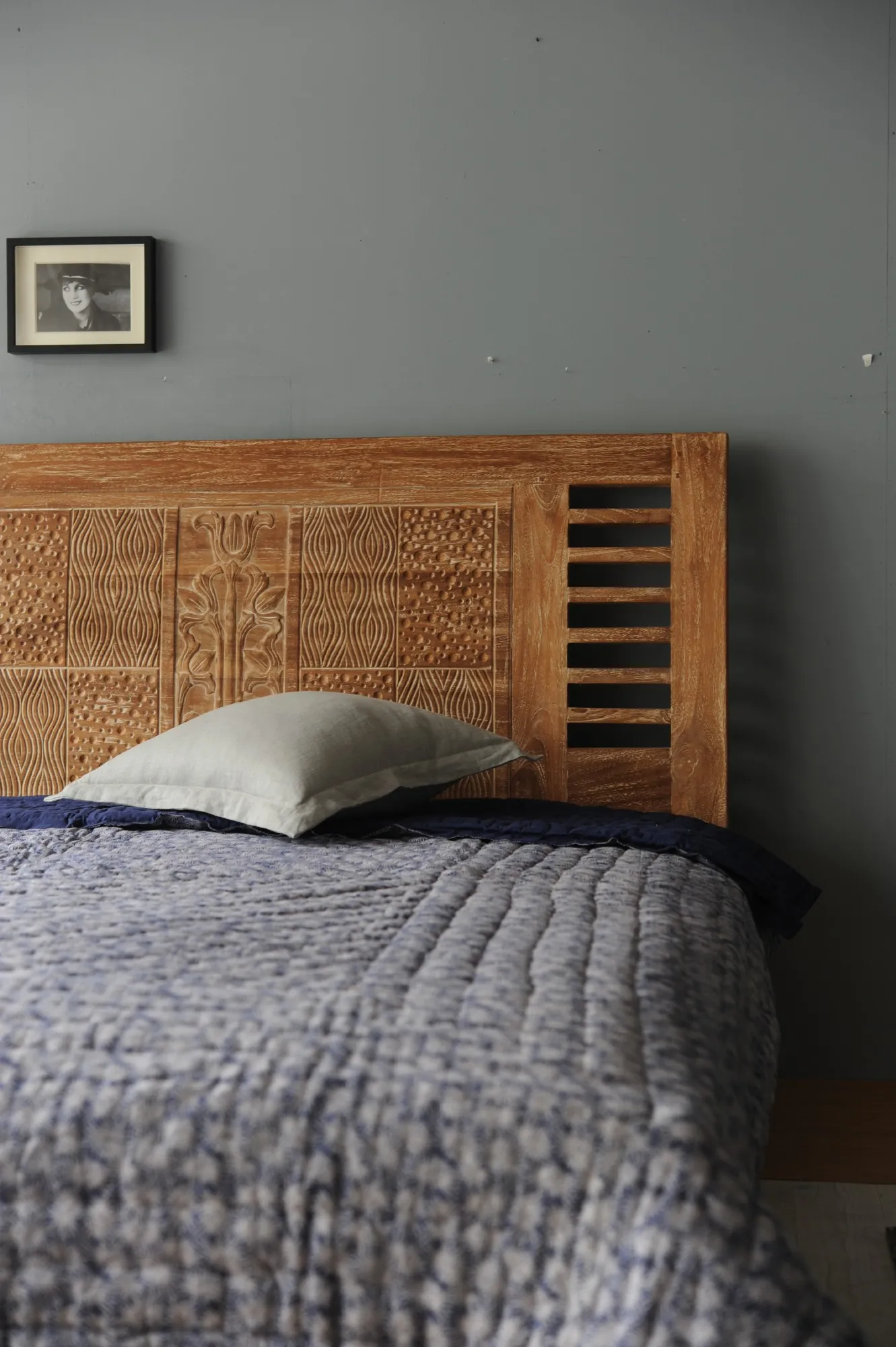 Bett 'Iris' aus massivem Teak, natur-gekälkt, T 200 cm, B 160 cm, H 110 cm