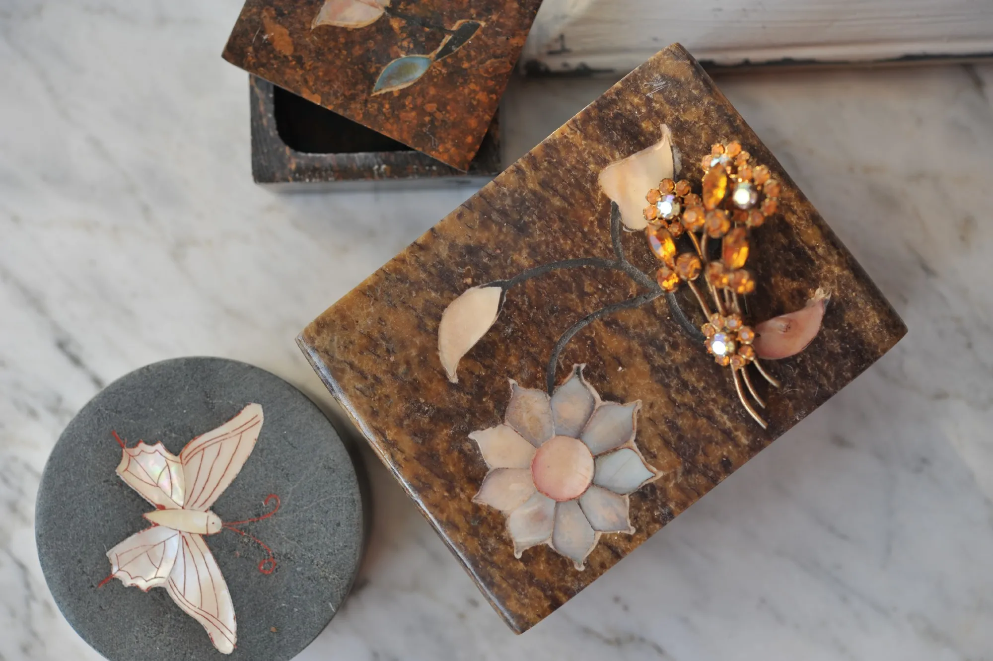 Speckstein-Dose 'Aroras', schwarzbraun, T 8 cm, B 10 cm, H 4 cm