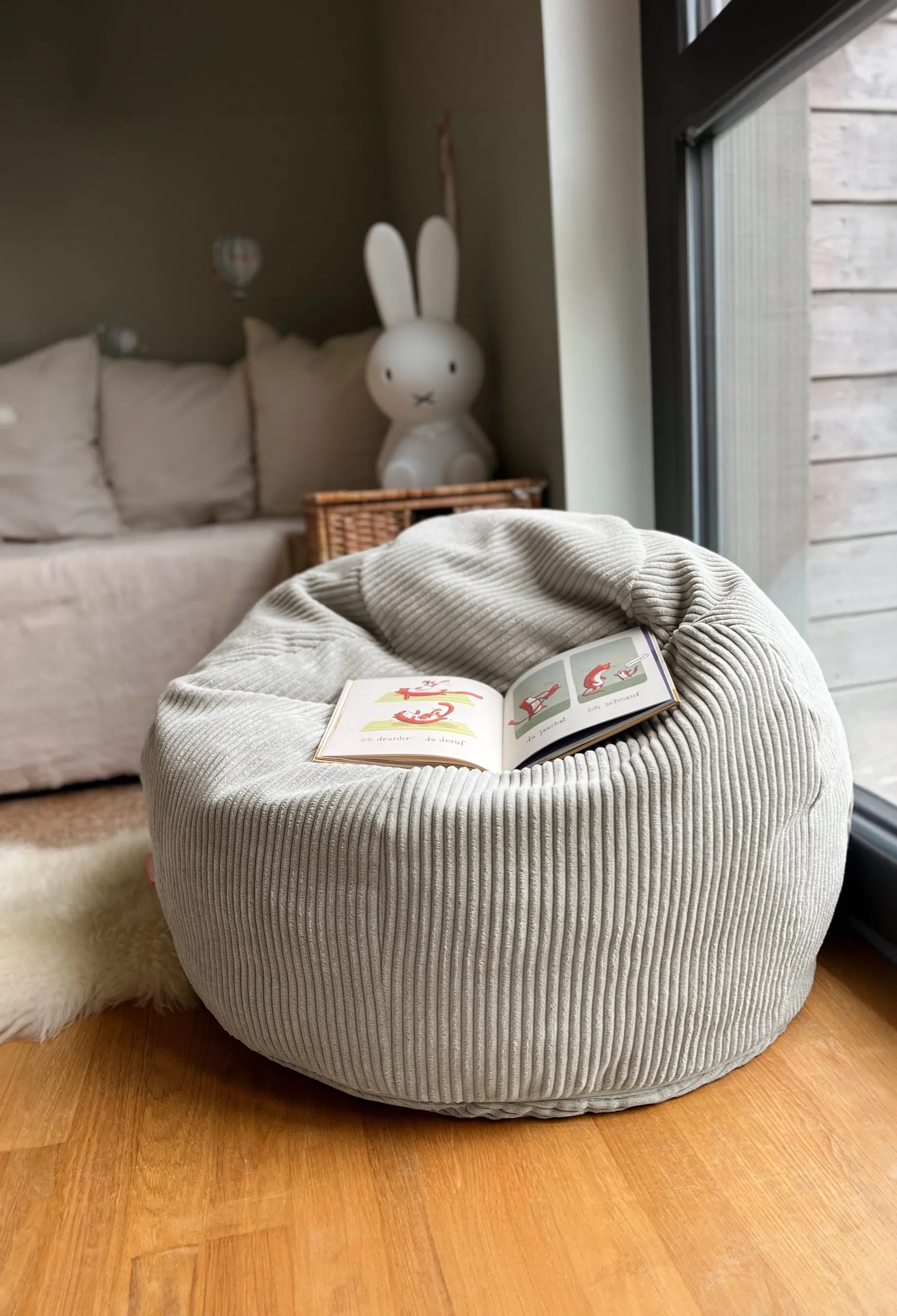 Funzy Sitzsack mit Veloursbezug