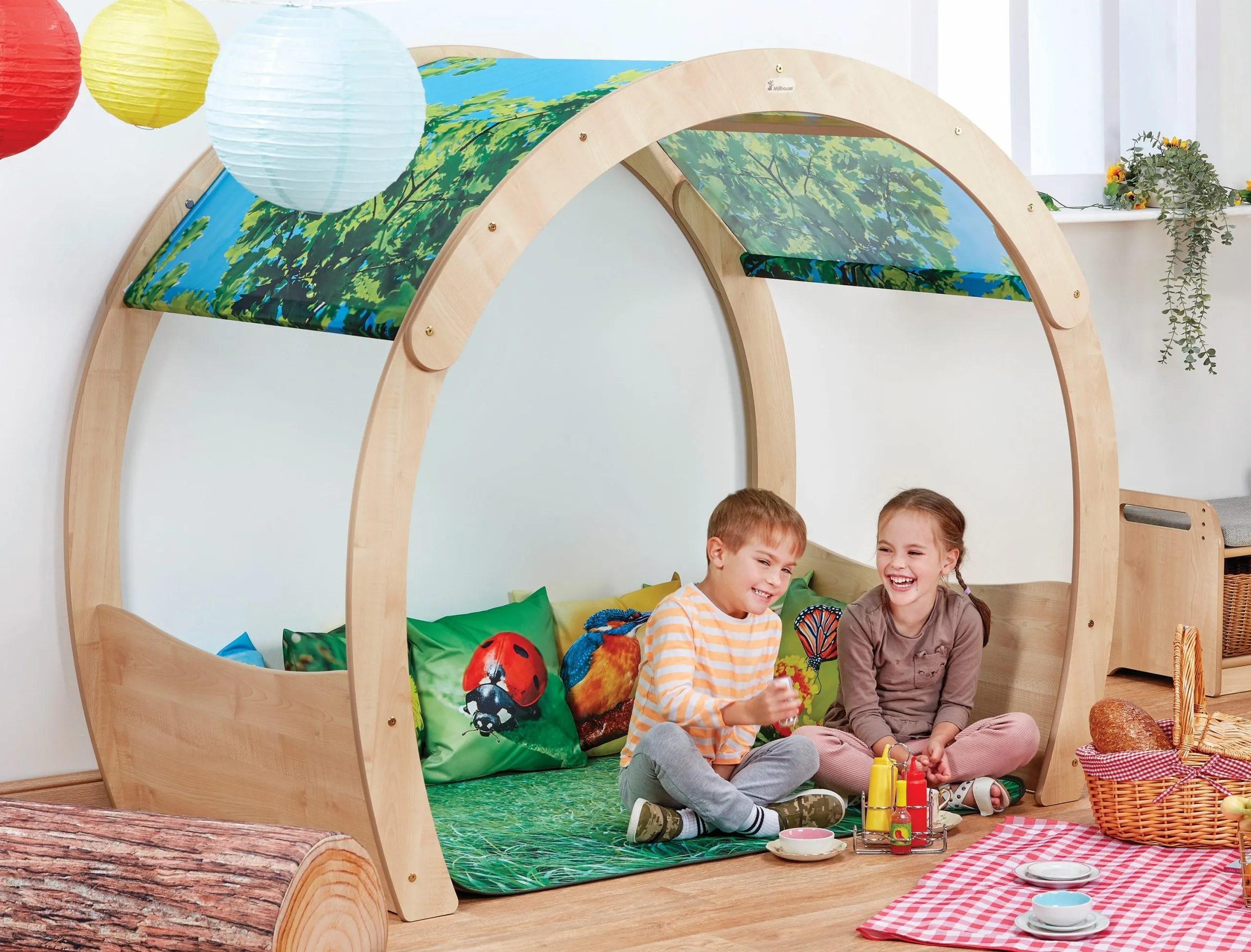 Millhouse Spielhaus “Natur” mit Bodenmatte und Kissen