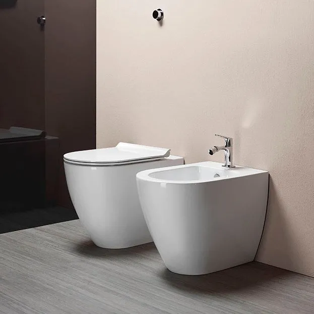 GSI CERAMICA PURA WANDBÜNDIGE SANITÄRGARNITUR MIT WEISSEM SOFT-CLOSE-WC-SITZ