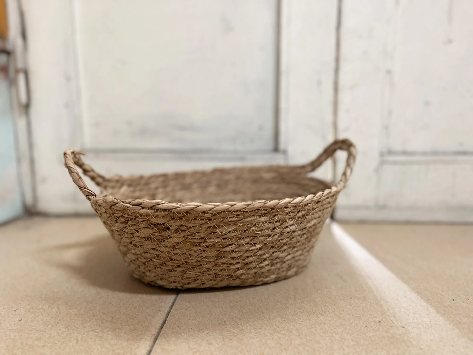 Korb mit Henkeln, aus Stroh, H 31 cm, L 27 cm, H 12 cm