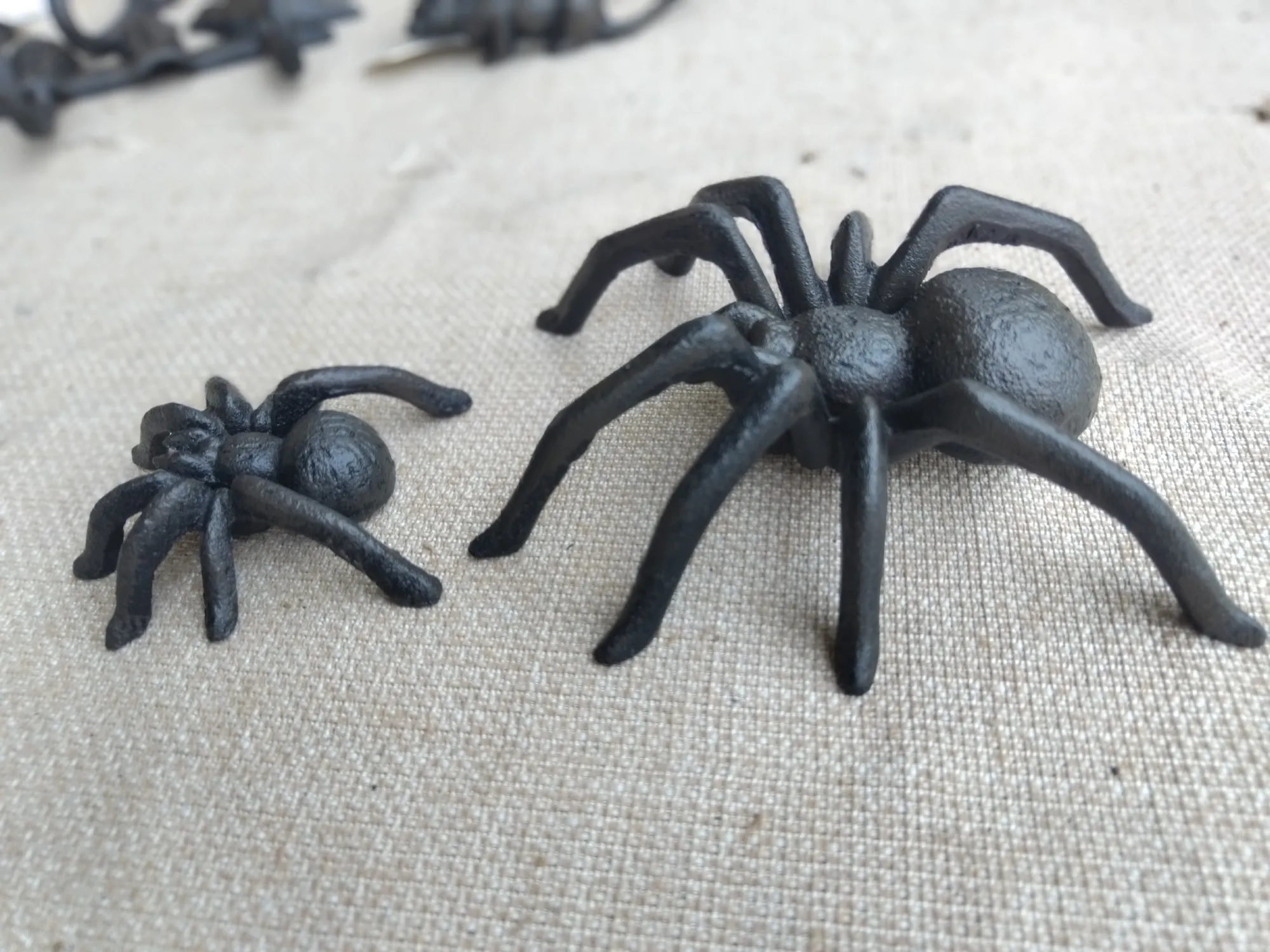 Spinne aus Gusseisen, B 15 cm, L 13 cm, H 4,5 cm