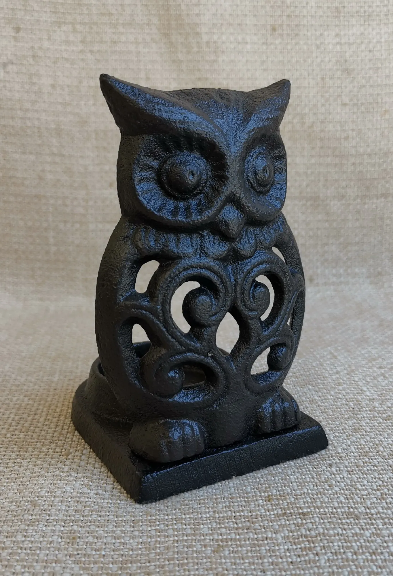 Teelichthalter 'Eule', aus Gusseisen, B 6,5 cm, T 8,5 cm, H 12 cm