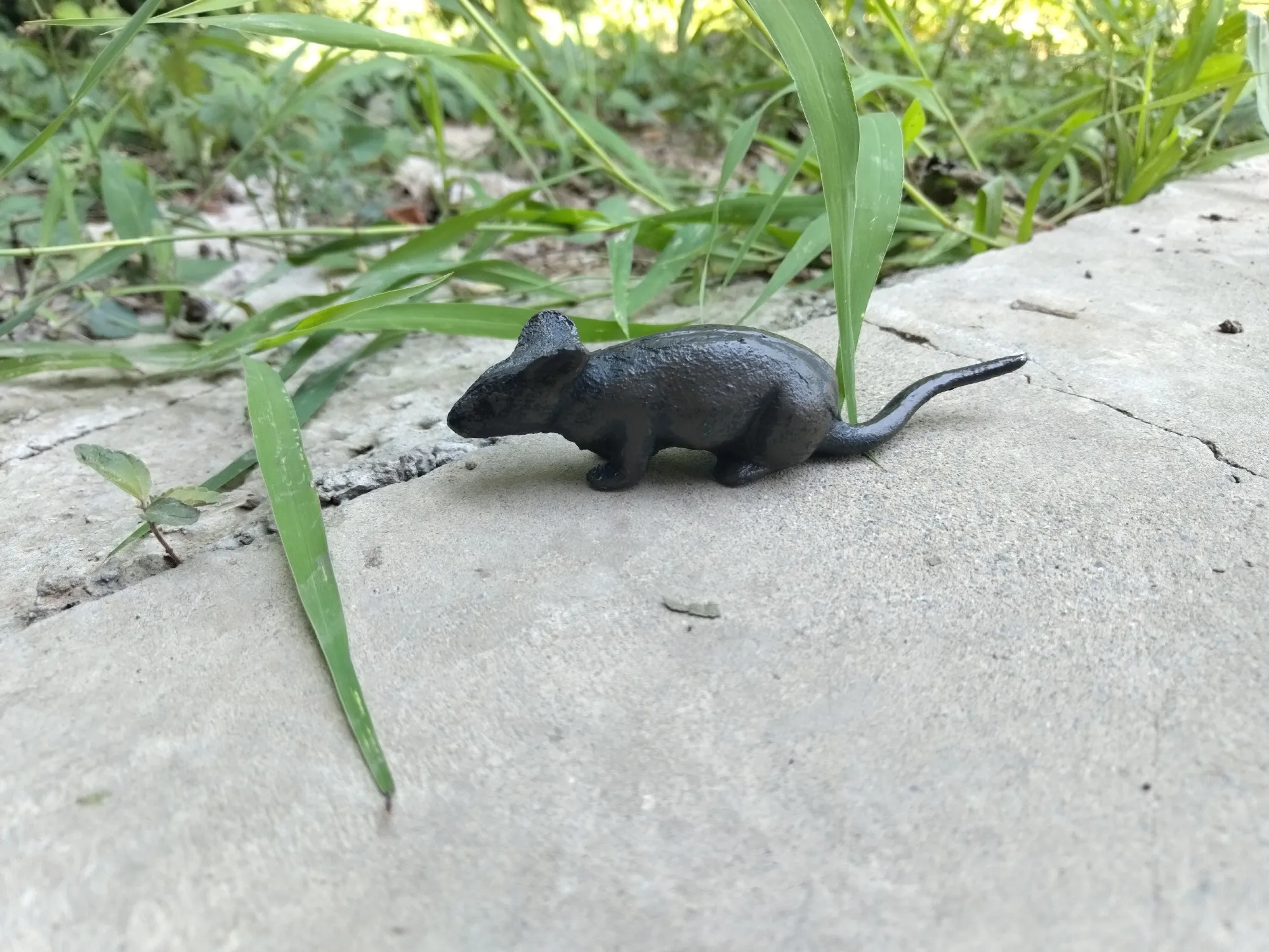 Maus aus Gusseisen, B 13 cm, L 3 cm, H 3,5 cm