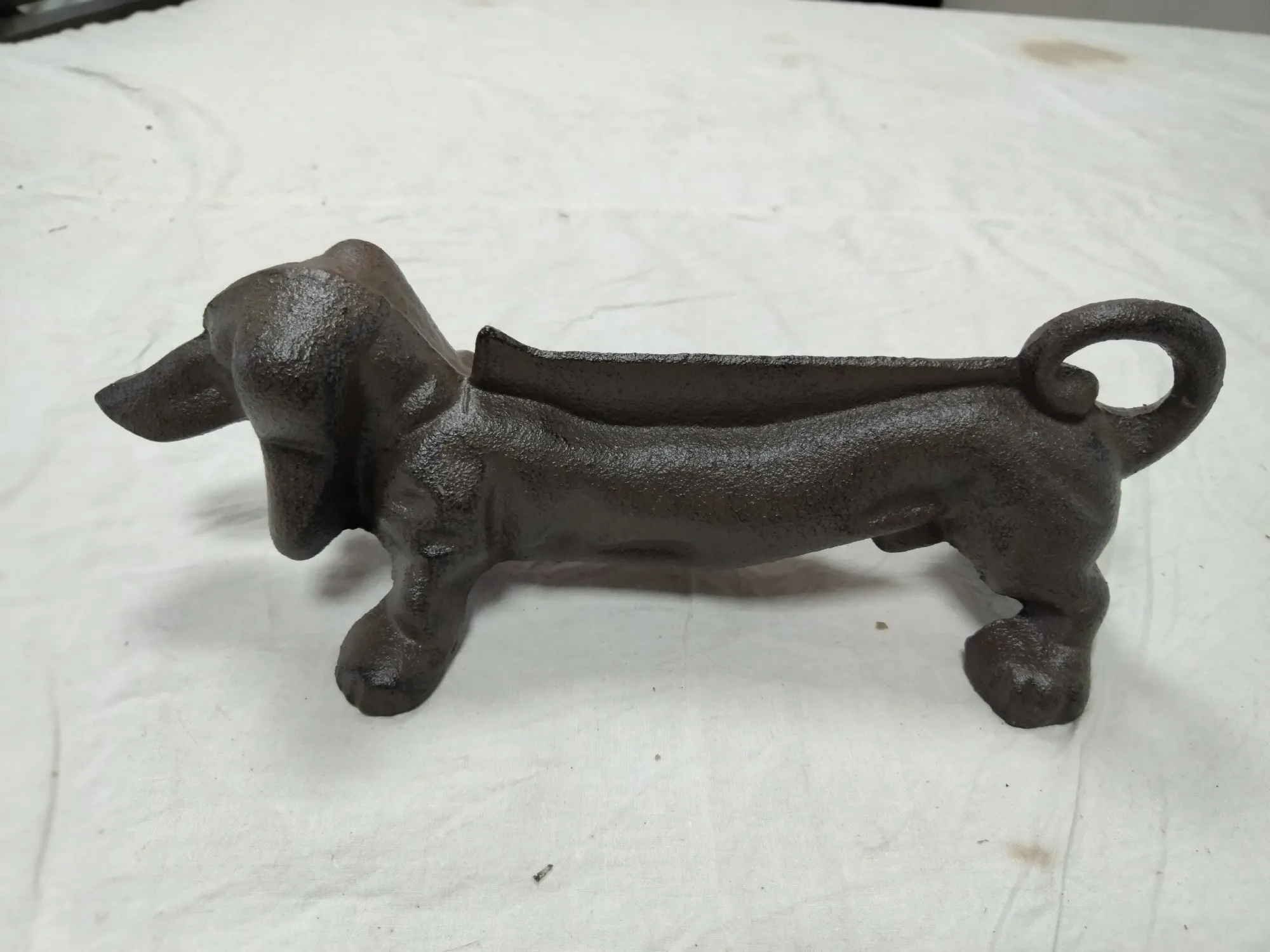 Schuhschaber 'Dackel', aus Gusseisen, B 31 cm, L 12,5 cm, H 11,5 cm