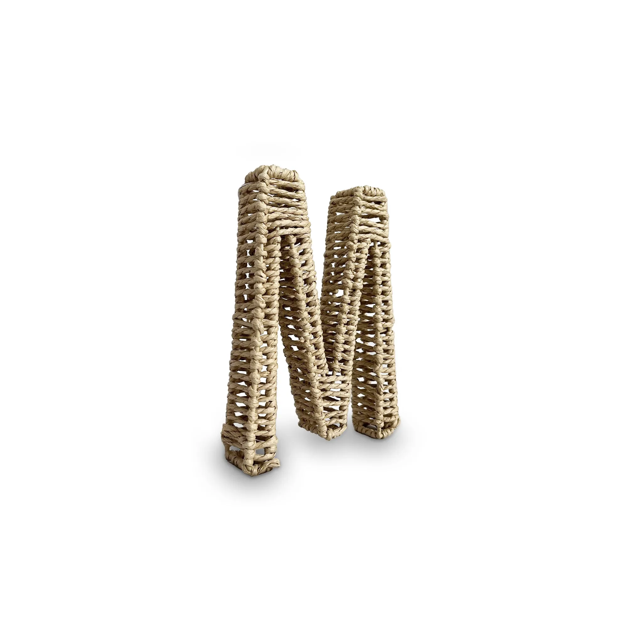 Buchstabe 'M' aus Papiergeflecht, braun, H 20,5 cm, B 12,5 cm, L 3,5 cm