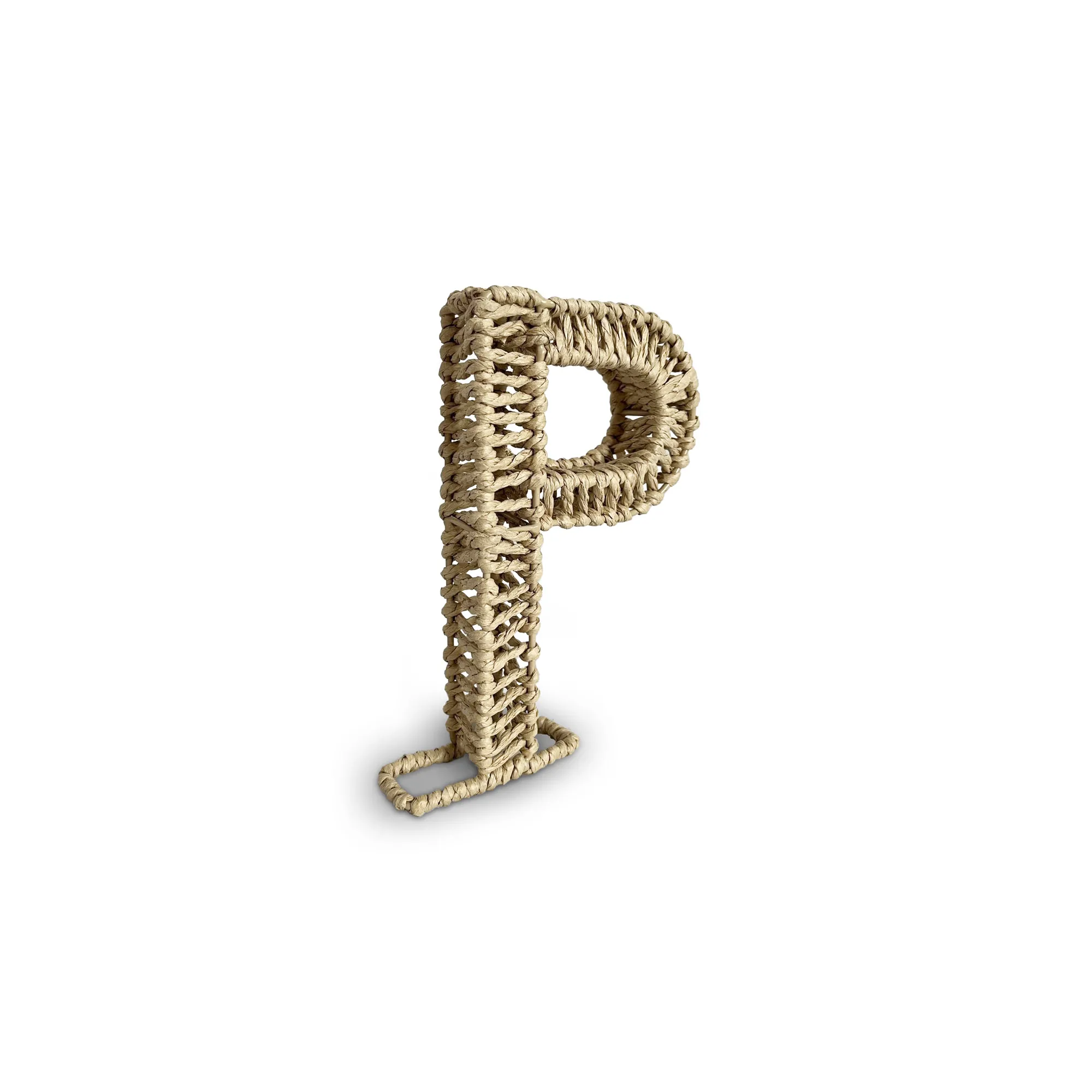 Buchstabe 'P' aus Papiergeflecht, braun, H 20,5 cm, B 12,5 cm, L 3,5 cm