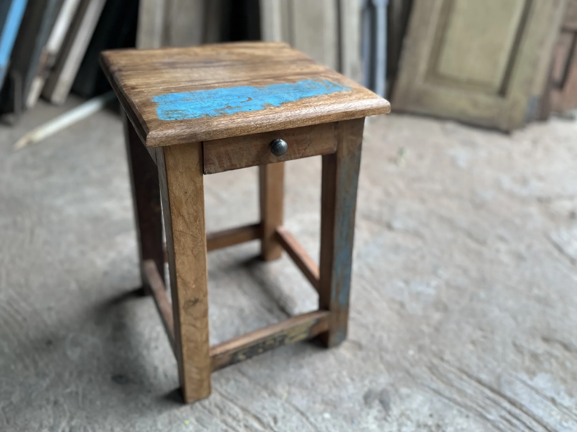 Hocker mit Schublade aus recyceltem Holz, natur / vintage, B 30 cm, T 30 cm, H 45 cm