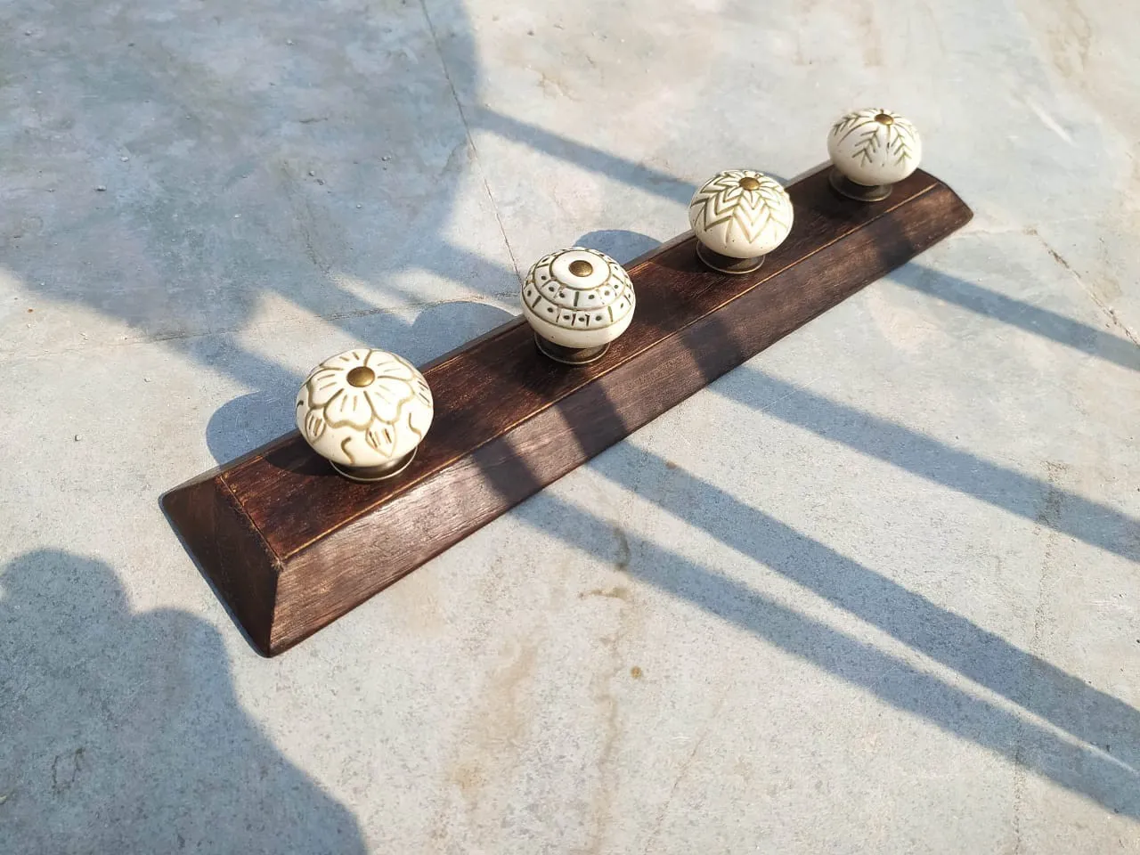 4er Wandhaken mit Keramik-Knäufen, weiß/braun, B 38 cm, H 7 cm, L 5 cm