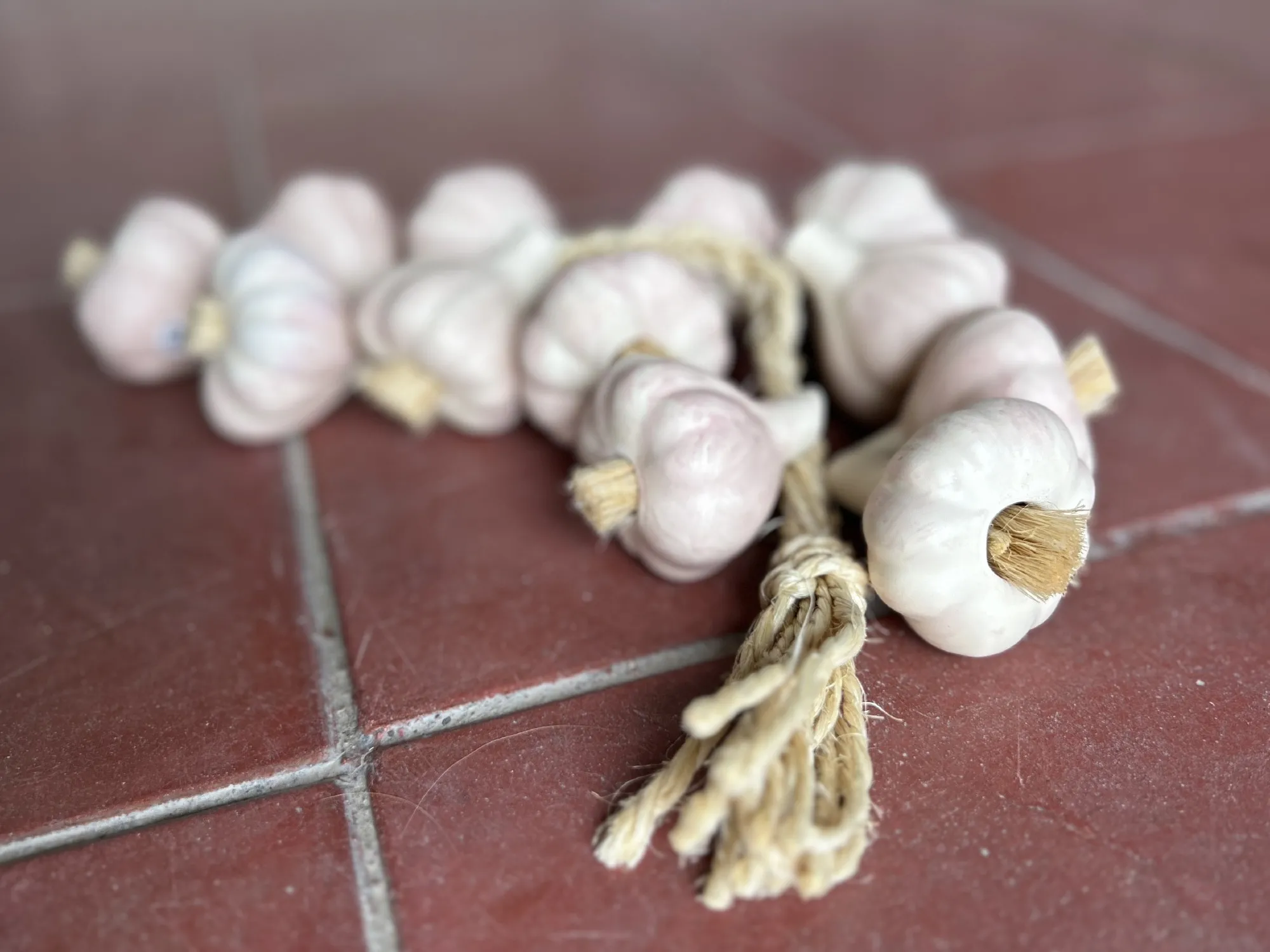 12er Knoblauch-Zopf Keramik, H 45 cm