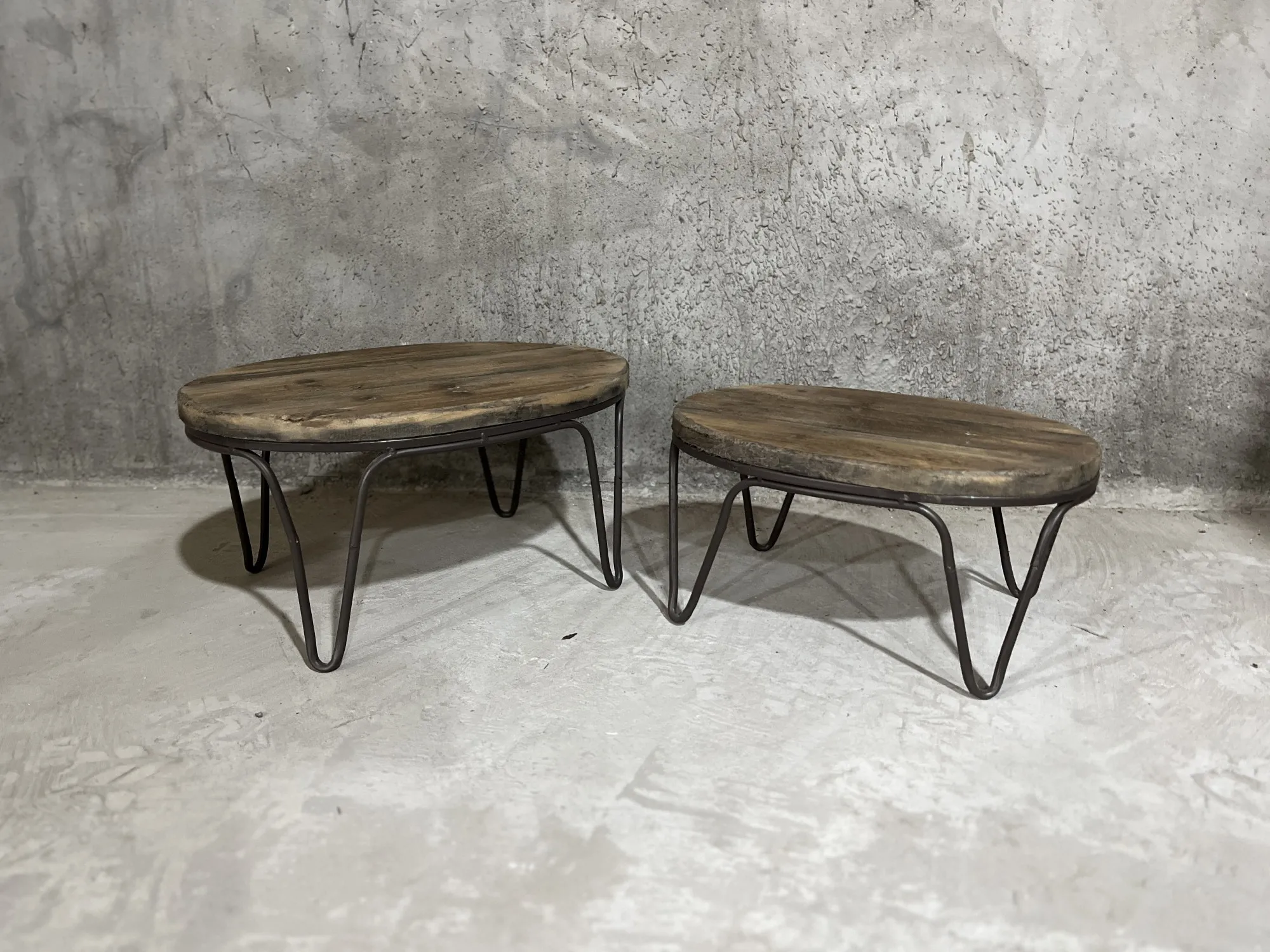 2er-Set Holzbänkchen, aus recyceltem Tannenholz, mit Metallbeinen