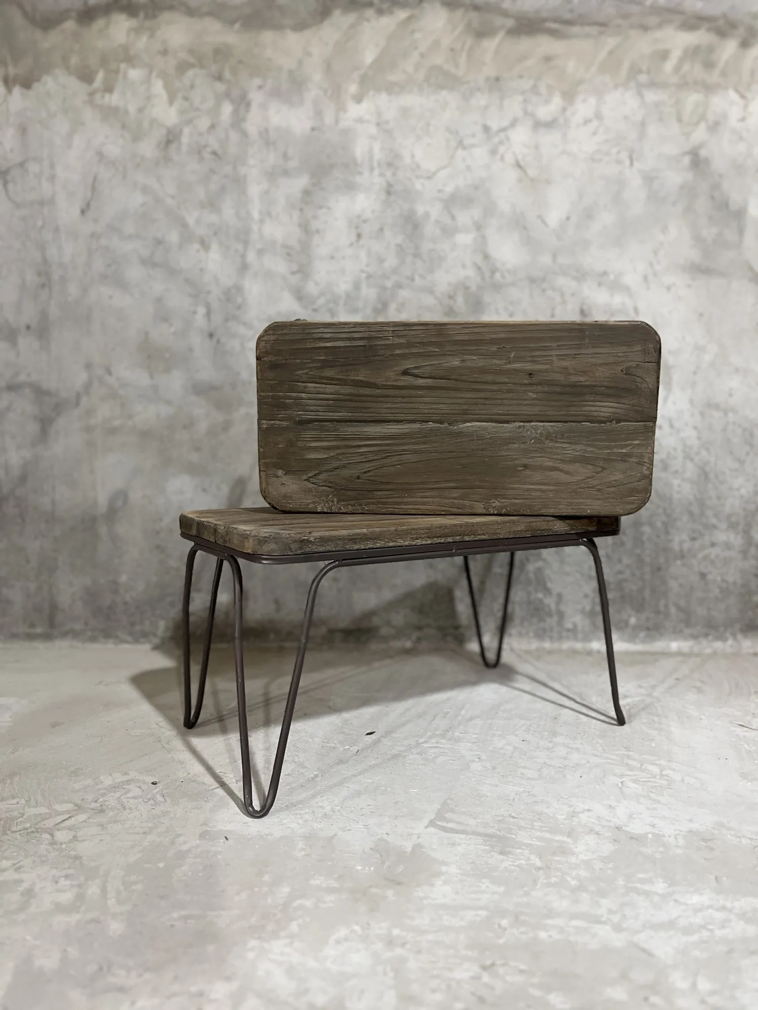 2er-Set Holzbänkchen, aus recyceltem Tannenholz und Eisen