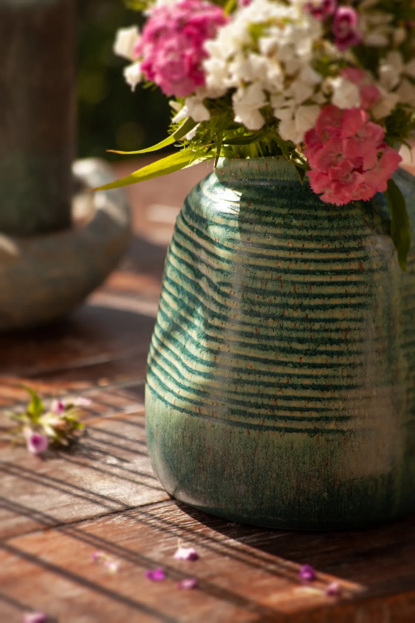 Porzellanvase 'Lebruin', blau-grün, Ø 14,1 cm, H 17 cm