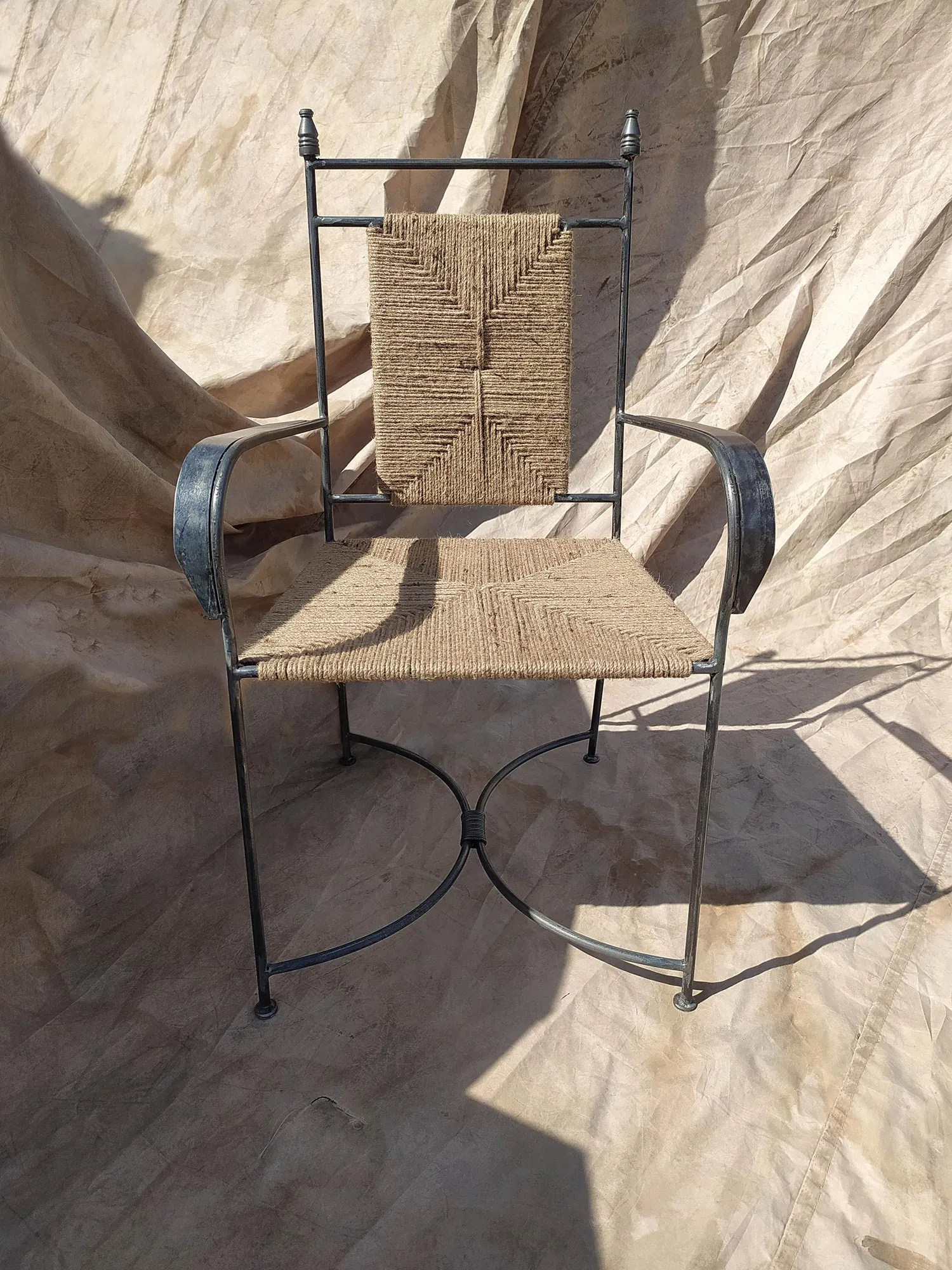 Lehnstuhl 'Drazoub' aus Eisen und Jute, B 43 cm, H 92 cm, L 52 cm